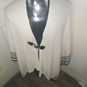 Women's Avenue Shawl  Size L